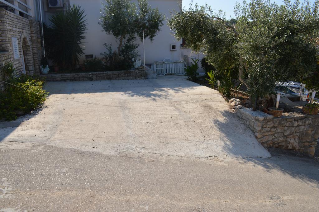 Apartments Marija Bajto Necujam Exterior photo
